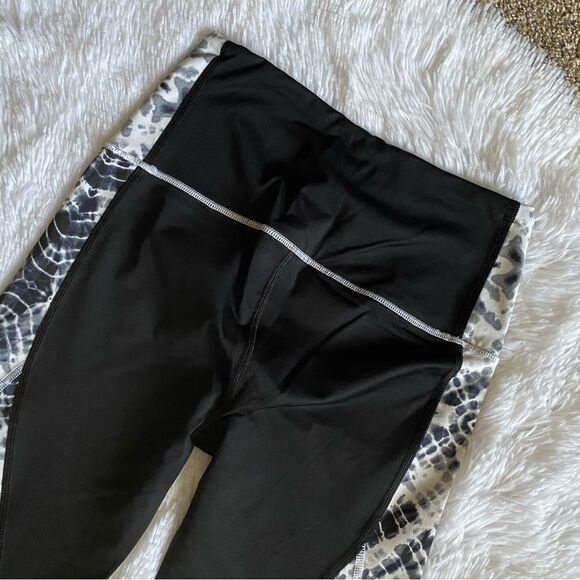 VSX Sport Victoria’s Secret Crop Leggings Wormens Size Small - Picture 4 of 6